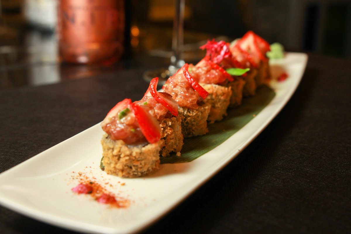 Los nuevos platos de nuestro chef Rodrigo Saporski están para chuparse los dedos!👌
¡Ven a disfrutarlos y que no te lo cuenten, morirás de envidia!
#Barcelona #IvyRestoLounge #gastronomie #bcn #japanese #Strawberry