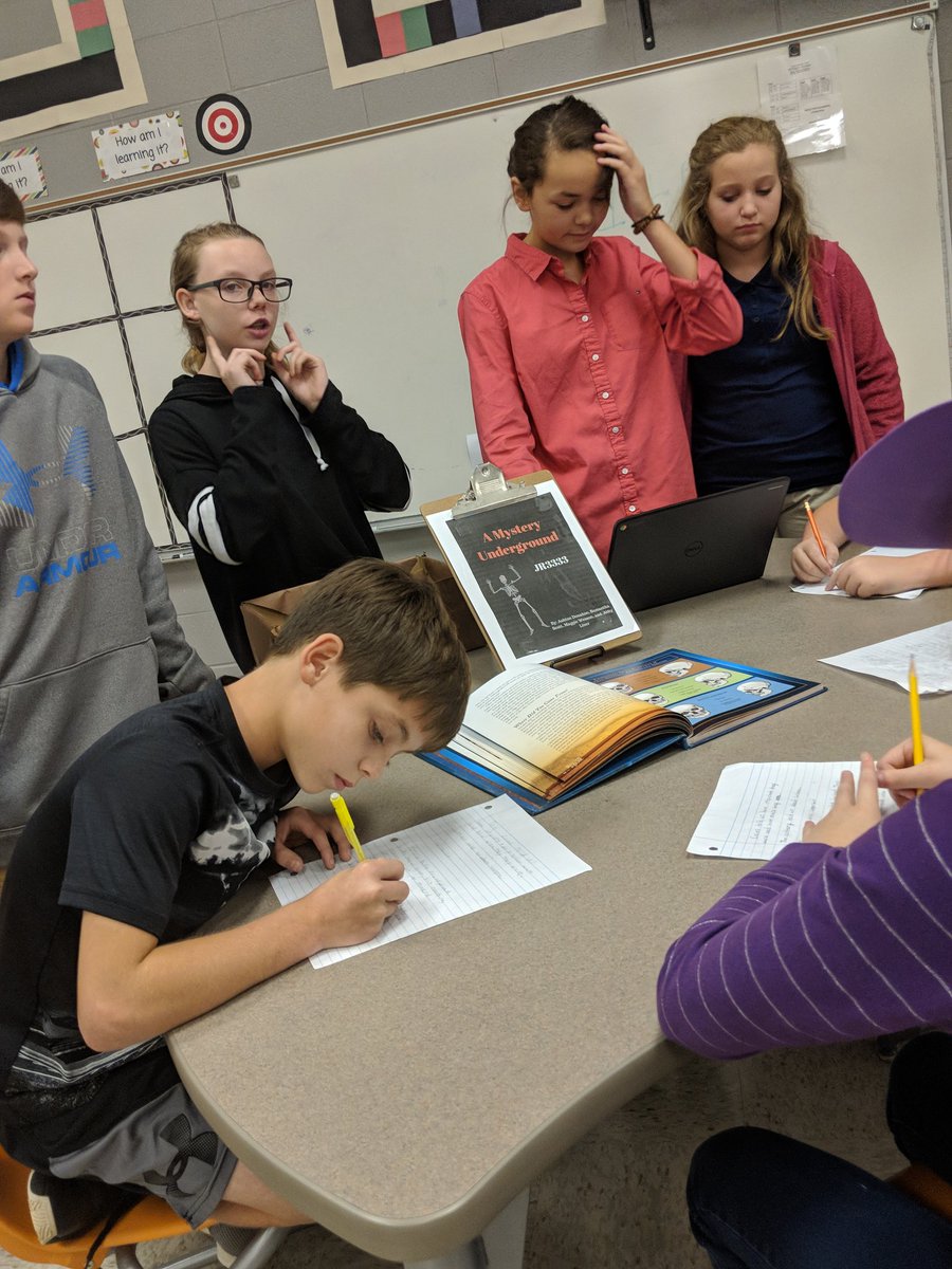kwhiteFHS's tweet photo. 7th grade ss present "Written in Bone" to 5th grade ss. @TCBOE 7th grade ss teach 5th graders to be archeologists for a day! #LeadersOfThePack #DLPCoaching @FHSBrooks #kidsteachkids #ELASTEM #bones https://t.co/Psc0OeEkzq