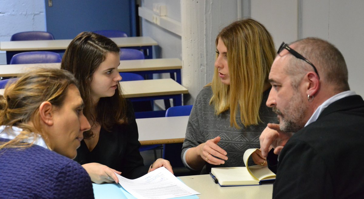 <a href="/LesEntrep/">Les Entrep'</a> c'est… Durant 5⃣ mois, un parcours entre soirées thématiques &amp; rencontres #professionnelles pour apprendre à monter sa boîte &amp; développer de nouvelles #compétences ! 🔝 Ça te tente ? (cc <a href="/Franceterdasile/">France terre d'asile</a>, <a href="/GroupeSOS/">Groupe SOS</a>, @wintegreat, <a href="/makesense/">makesense</a>, <a href="/AERefugies/">ActionEmploiRéfugiés</a>, <a href="/thot/">$THOT</a>, etc.)