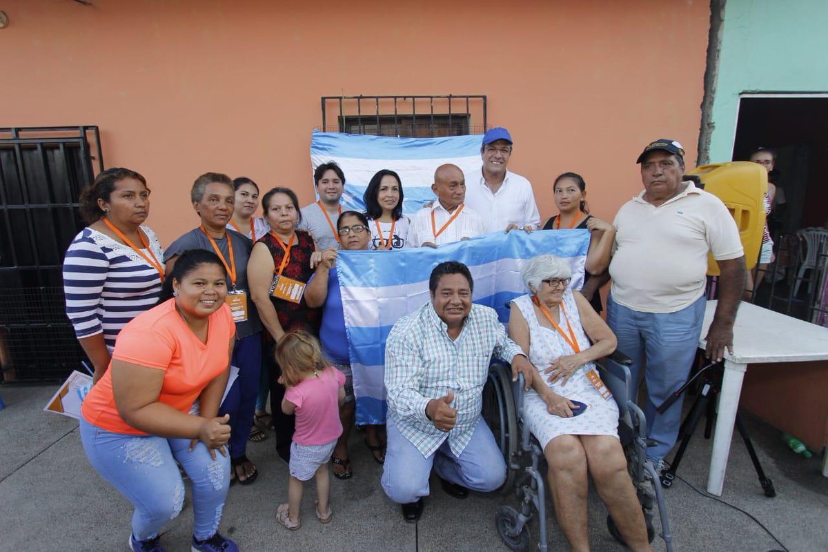 JorgeVelezVelez's tweet photo. @ivonnelago @jRodriguezECU @jaimenebotsaadi @radio_sucre A todos los comerciantes informales,jóvenes,glbti y otros les caen a garrote pero con #JimmyAlcalde comienza el cambio para mejorar más con igualdad e inclusión. Construiremos 5 centros de equinoterapia para jóvenes guayacos con capacidades especiales e incluirlos en lo laboral https://t.co/qY2CCVUsmT