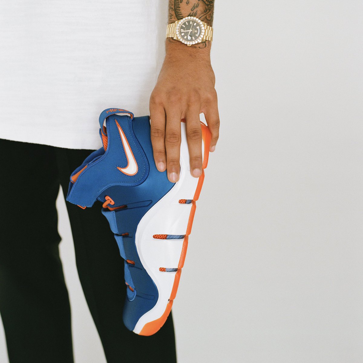 nicekicks's tweet photo. .@KyleKuzma has officially signed an endorsement deal with sneaker marketplace @GOATApp.

GOAT will provide highly-coveted @Nike sneakers for Kuz to wear throughout the season.

What do you think of this unexpected partnership? https://t.co/zr2UQpQabi