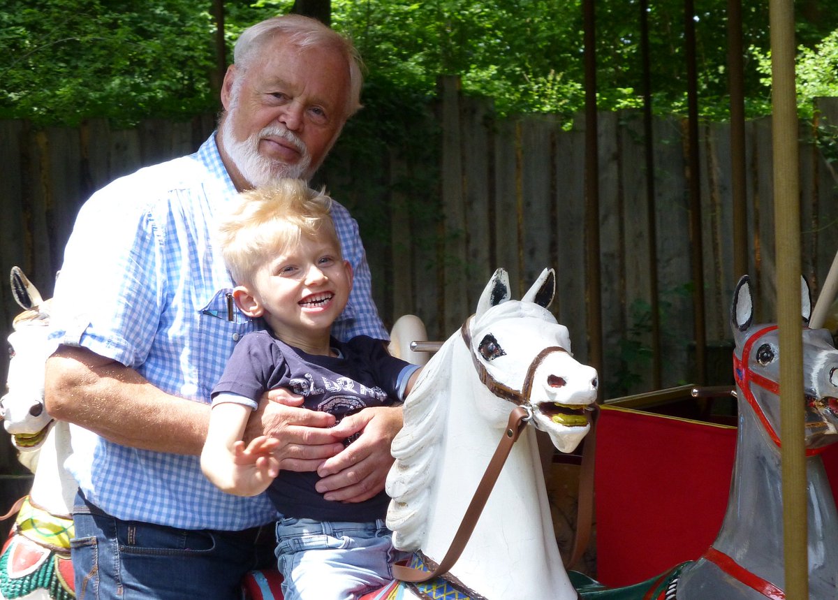 momo_magazin's tweet image. Als #Wunschkind Ben #geboren wurde, gab es bei der #Geburt unvorhergesehene #Komplikationen. Er musste einige Wochen um sein #Leben kämpfen. Durch anhaltenden #Sauerstoffmangel wurde bei ihm eine #Hirnschädigung mit #Zerebralparese #diagnostiziert momo-magazin.de/bei-bens-laech…