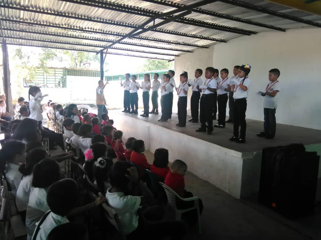 Los niños de la orquesta #nucleoaltagracia va a la E.B. Prospero Infante  <a href="/elsistema/">El Sistema</a> <a href="/SistemaGuarico/">Sistema Orq. Guárico</a>