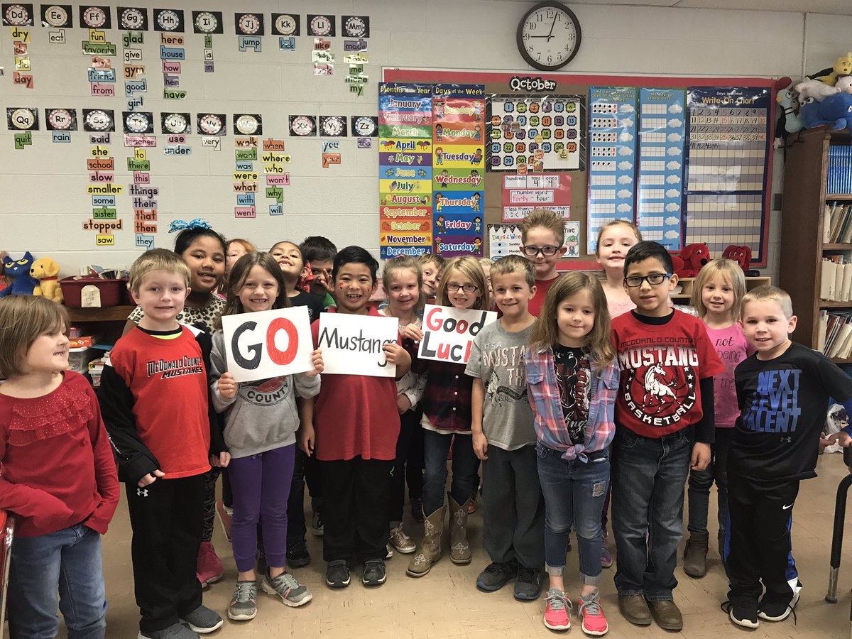 shawndbteach's tweet photo. Mrs Bradley’s first grade class is wishing the coaches and the softball team good luck today!! #MCsoftball  #mcr1PRIDE #AESRedbirds https://t.co/dIX85Uf894