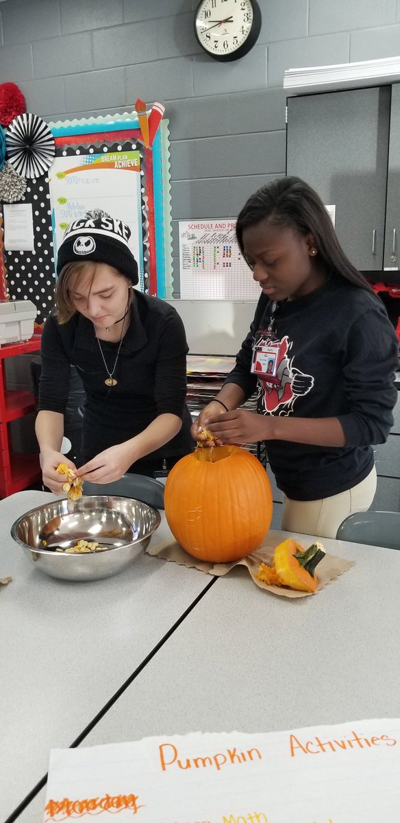 LSHEarlyChildEd's tweet photo. #LSHECE made pumpkin seeds! New ideas @LSHEarlyChildEd creating lesson plans and learning experiences. #LSHCareerTech https://t.co/MBHn1Wd4Yv