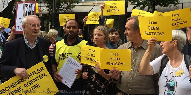 amnesty_de's tweet image. Nach 145 Tagen hat Oleg Sentsov seinen Hungerstreik beendet.

Wir rufen für den 18.10. zu einer Mahnwache für #OlegSentsov auf, um ihm zu zeigen, dass er auch nach der Beendigung seines Hungerstreiks nicht vergessen wird.

Kommt vorbei: amnesty.de/allgemein/term… #Berlin