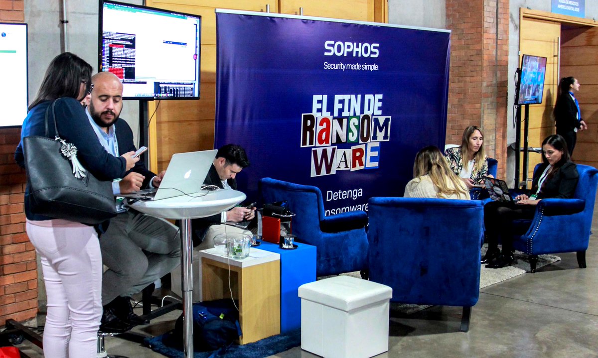 americadigital2's tweet image. Expertos de @SophosLatAm mostraron a más de 4.800 líderes de #TransformacionDigital que asistieron al 4° Congreso #AmericaDigital las soluciones de #CiberSeguridad que permiten a las organizaciones proteger todas las estaciones de trabajo de sus redes. 

#Futurecom2018