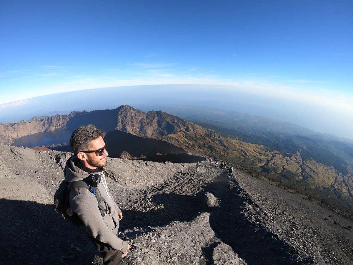Souvenir d’une ascension pas comme les autres #rinjani 🎒🌏
