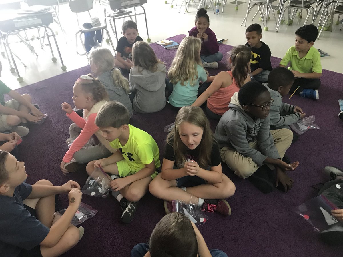 MrsLuebbers's tweet image. Inside Outside Circles! Using our story stones to explain problem and resolution! @WitWisdomELA #litnccs #teamgallberry @GallberryFarm