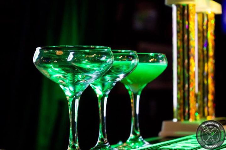 HaPennyBridge1's tweet photo. Our bartenders ROCK!  Come in for the cocktails, stay for the fun and games 😜

#irishpub #cocktails #boise #bodo https://t.co/y0qkLirSbD