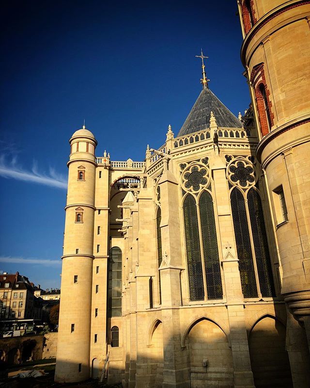 photomatom's tweet photo. Back from the field and back to the office at @archeonationale Museum. The restoration of the gothic chapel of Saint-Germain-en-Laye royal castle is finished. Work is still going on on the west east facade. #saintger #france #workandtravel #archeology #a… https://t.co/mgI15zoTbU https://t.co/ju4DJ1sEkF