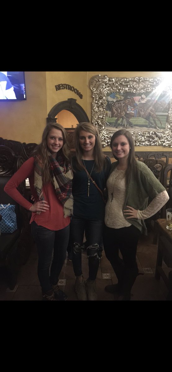 Madison_Higgs13's tweet photo. Happy happy birthday to this pretty girl 💜🎂 can’t wait to celebrate with you tonight. 😘 @Hannah_hardin12 https://t.co/A7l2DZpwfz