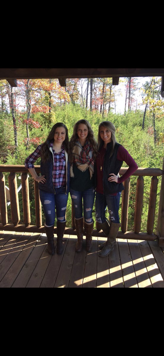 Madison_Higgs13's tweet photo. Happy happy birthday to this pretty girl 💜🎂 can’t wait to celebrate with you tonight. 😘 @Hannah_hardin12 https://t.co/A7l2DZpwfz
