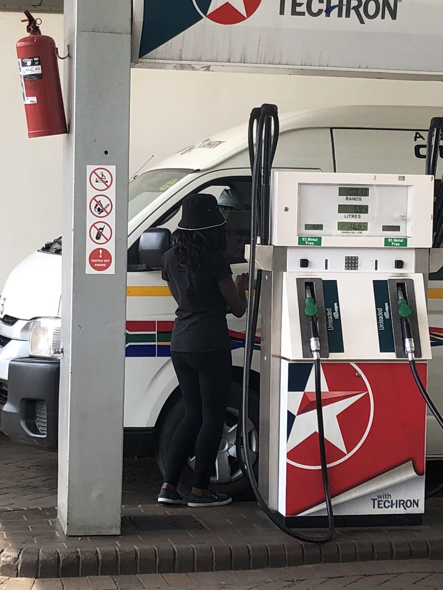 goandfunsa's tweet photo. The green wave is sweeping through Mpumalanga and the folks are loving it. It’s got #EverythingYouNeed and has an #AmazinglyGoodTaste too! Put the good stuff in and and you’ll get the good stuff out. #WednesdayWisom https://t.co/6gQWwbYbam