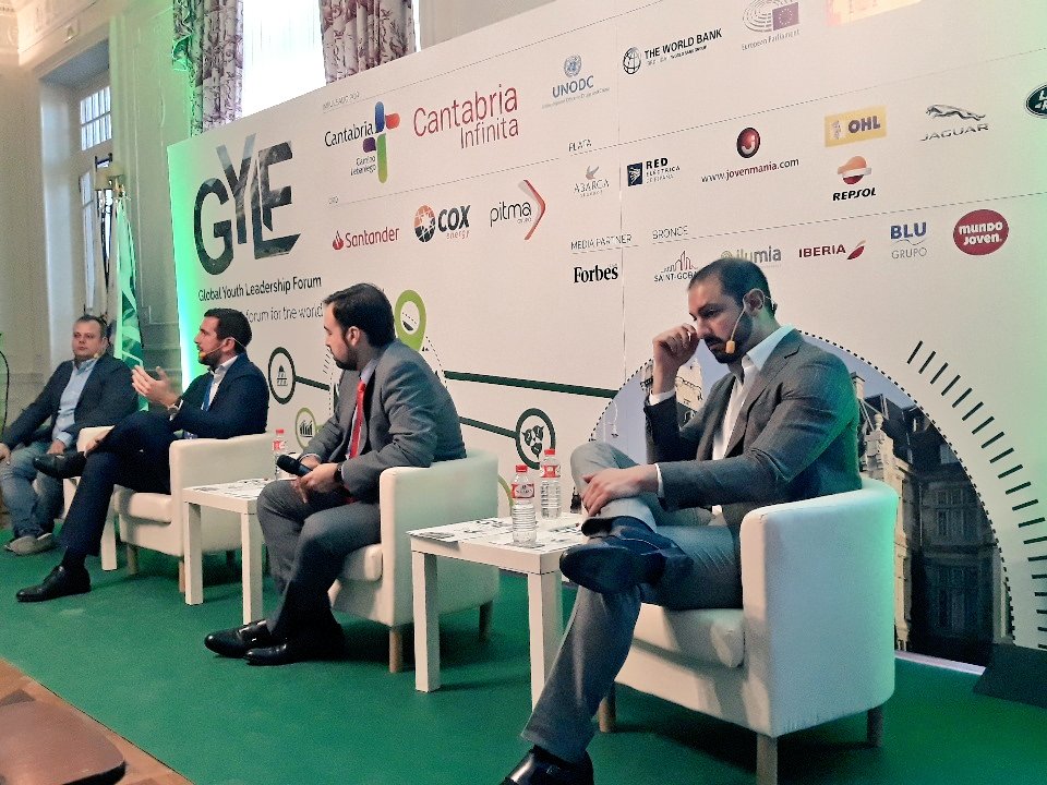 gylforum's tweet image. "We begin the first session of the noon accompanied by @RiquelmeEnrique", president of "Cox_Energy", @CharlesNader, president and co-founder of #Docademic #Estados #Unidos #de #América and Pablo Alonso, president of #Puzzlegold at @Cox_Energy's hall" #GYLFORUM
