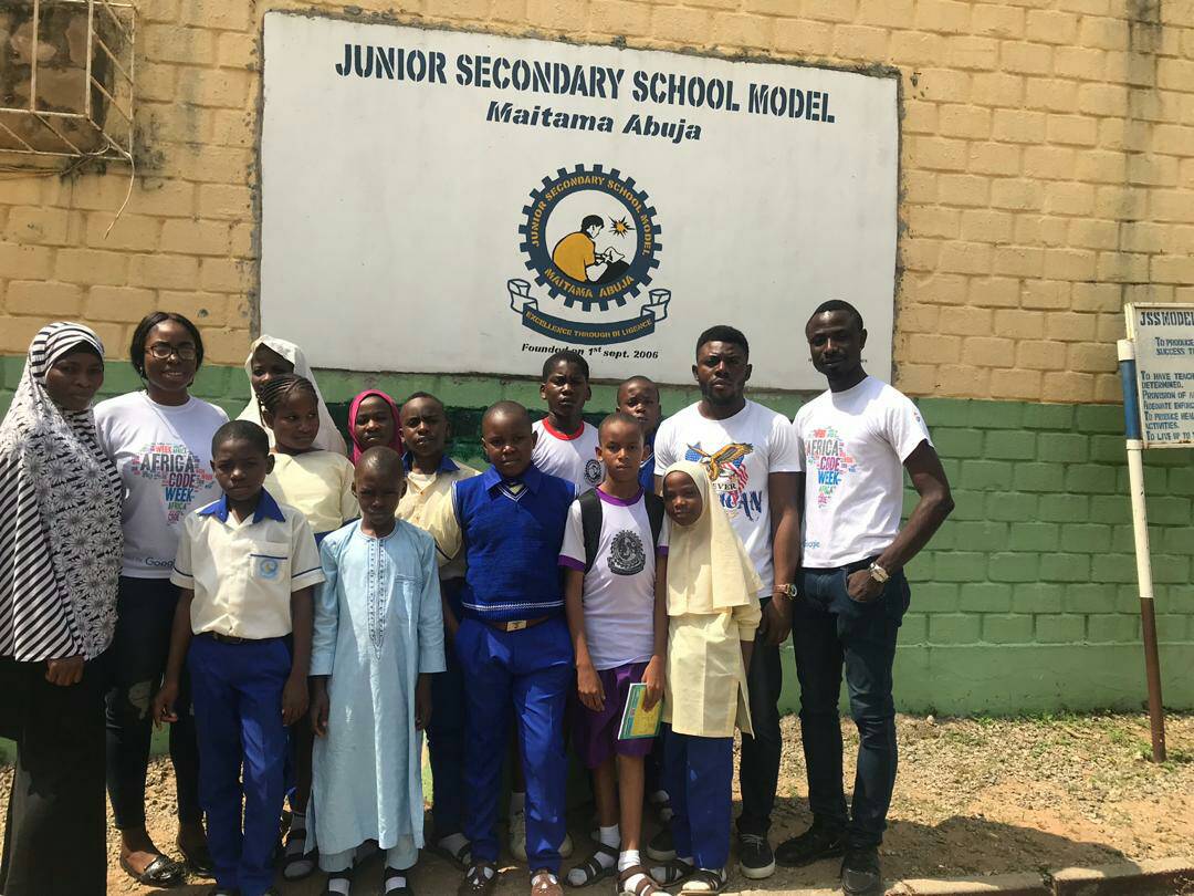 pmikeola's tweet photo. In life we only live once. Living to impact young kids I find fulfilling. 

#AfricaCodeWeek2018 introducing young kids to programming through @Scratch.
Spurring them to create.

I believe in #SaharaValley of Africa

I rep #Africa #TechQuestClub #DIGITEST #Google #SAP #Pmikeola https://t.co/kC3IciDd6O
