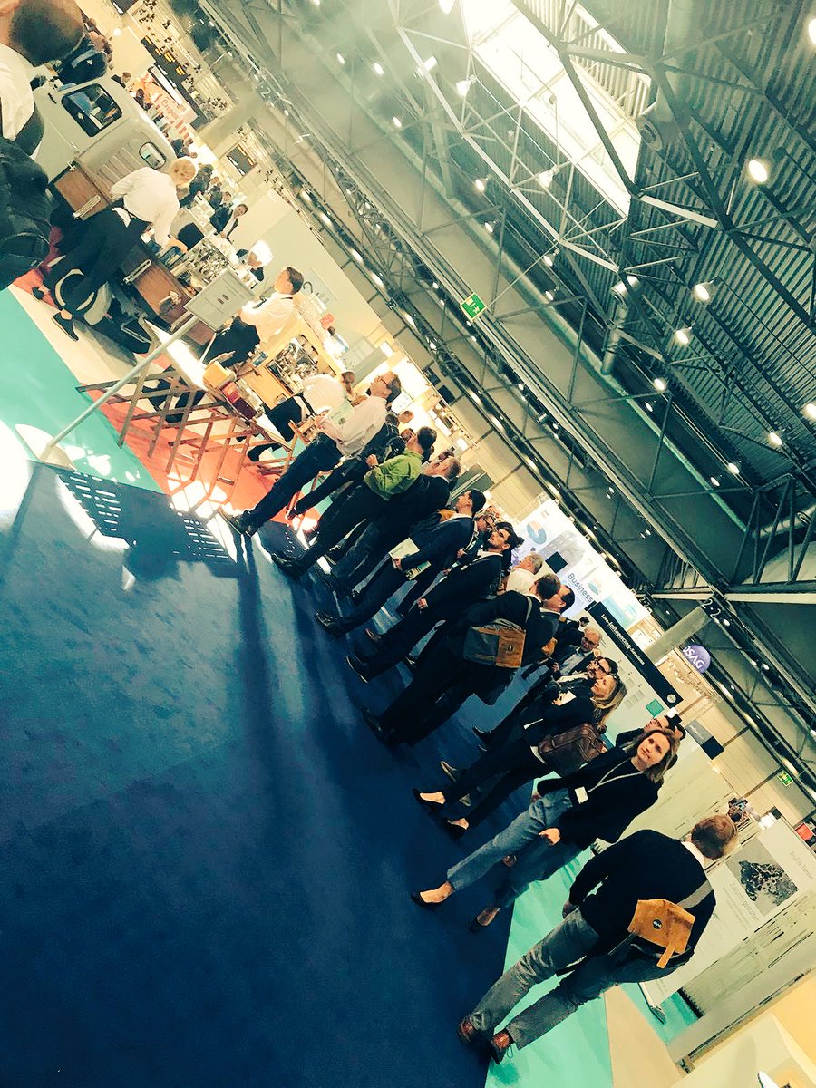 S_Baecker's tweet photo. Der #dsagjk18 ist im vollen Gange. Toller Zulauf an Stand L14 bei CAautomation_de Let'stalk automation! #SAP #hana #systemcopy #kernel #hybris https://t.co/yDmeN3oYk7