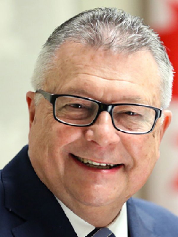 GrowOpportunity's tweet photo. Public Safety Minister @RalphGoodale says coming legislation will waive the waiting period and administrative fee for those seeking a pardon for possession offences.

#marijuanalegislation #legalizationday #cannabisINCanada 

https://t.co/wSQZgUWDiR https://t.co/4AuqTBVJXk