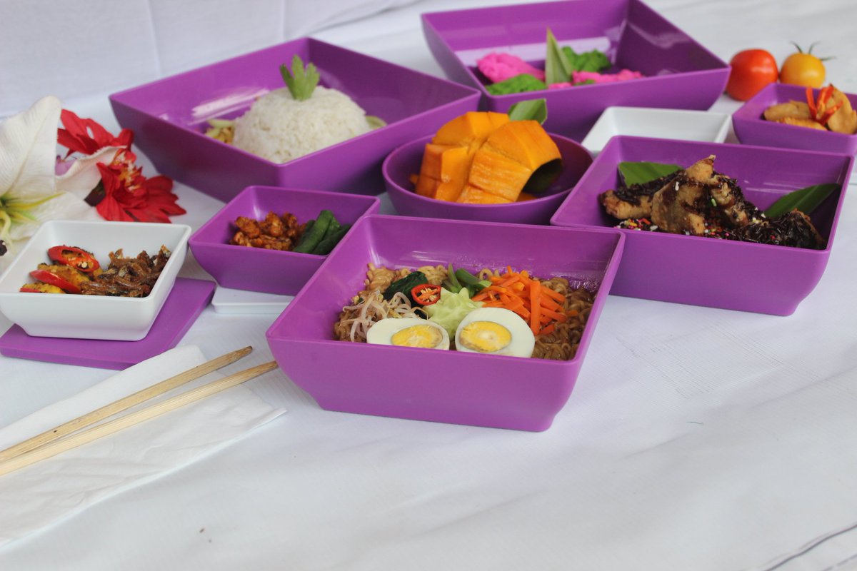 Musdalifah_SQ's tweet photo. Met Pgi @tupperwareID ne srpan sy with suami terβ€. Pgi ini sya msak kskaan dy "RAMEN" slh 1 khas mknn jepang Ala Ala sya ππ sya tata #PakeTupperware yaitu #IchigoCompleteSet
Prduk cntik&bgusπ dri #TupperwareIchigoCompleteSet mmbuat ttnn mja jd rapi π #ZenServingChallenge https://t.co/7xTPn2g6HV