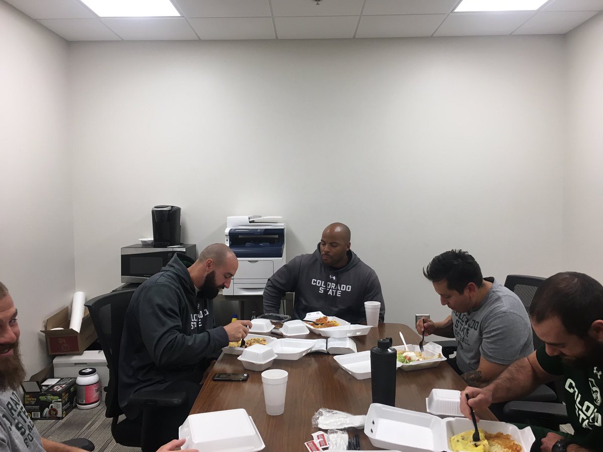 CSUFBstrength's tweet photo. Midweek breakfast and chalk talk with the interns! #Family #Bonding #Growth https://t.co/cM7CsQNcph