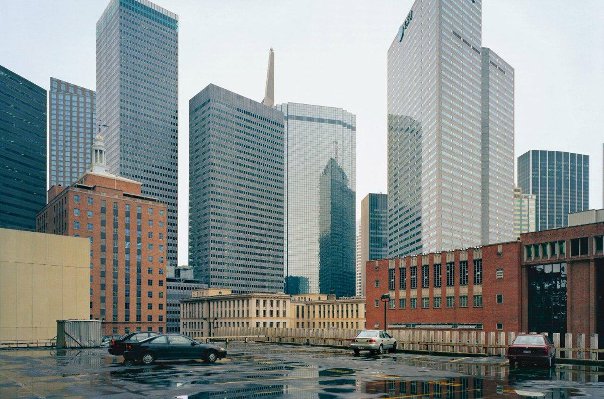 AestheticaMag's tweet image. #imageoftheday The Cities series (1999-2002) by Thomas Struth depicts destinations in Europe, Asia and America. Each image is characterised by a neutral vantage point.