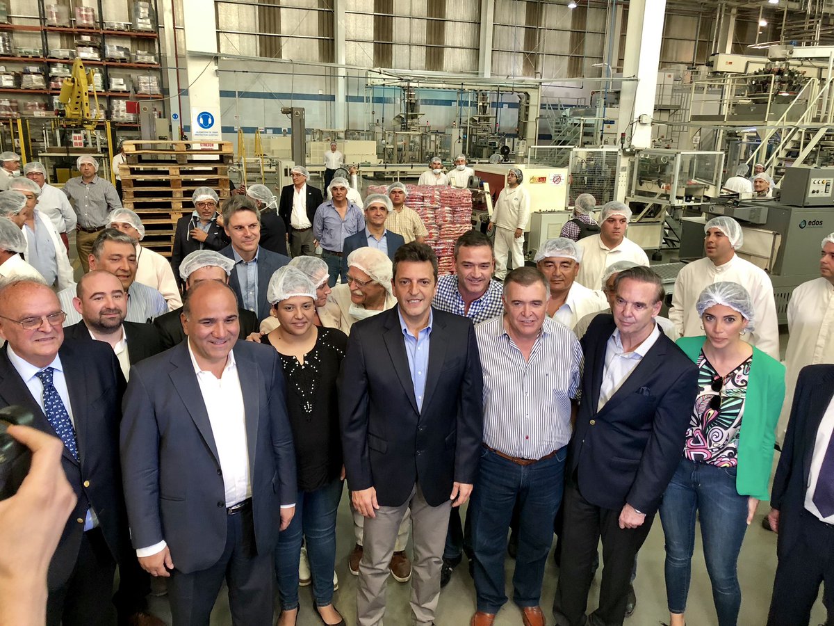 moralesmaariana's tweet photo. Junto a @SergioMassa, el gobernador de Tucumán, Juan Luis Manzur y el Intendente @pablomirolo, visitando la fábrica de pastas CASS en la provincia de Tucumán. https://t.co/AHMrIuEgHq