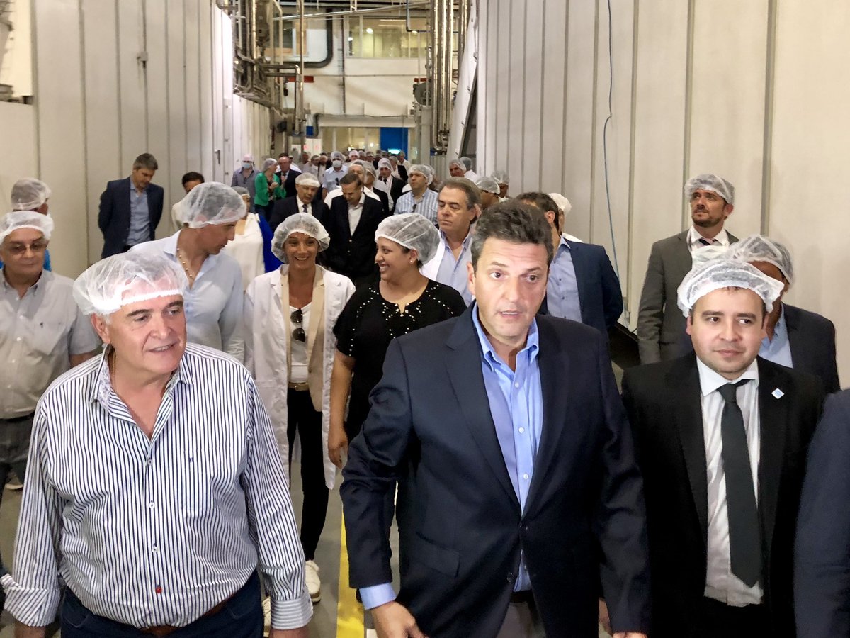 moralesmaariana's tweet photo. Junto a @SergioMassa, el gobernador de Tucumán, Juan Luis Manzur y el Intendente @pablomirolo, visitando la fábrica de pastas CASS en la provincia de Tucumán. https://t.co/AHMrIuEgHq