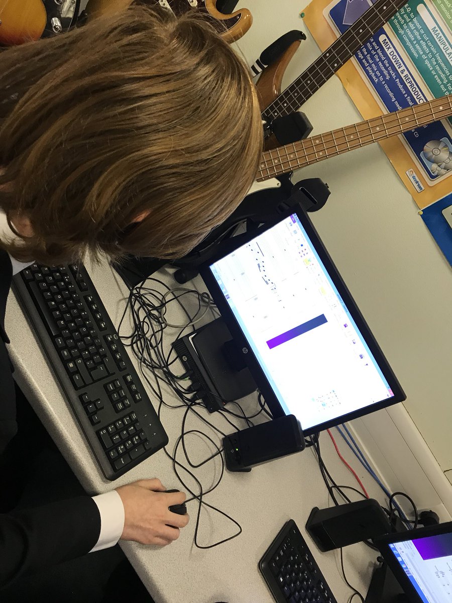 ALCExpressive's tweet image. GCSE class working hard after school on composition this evening #dedicatedstudents @ALC_SECONDARY
