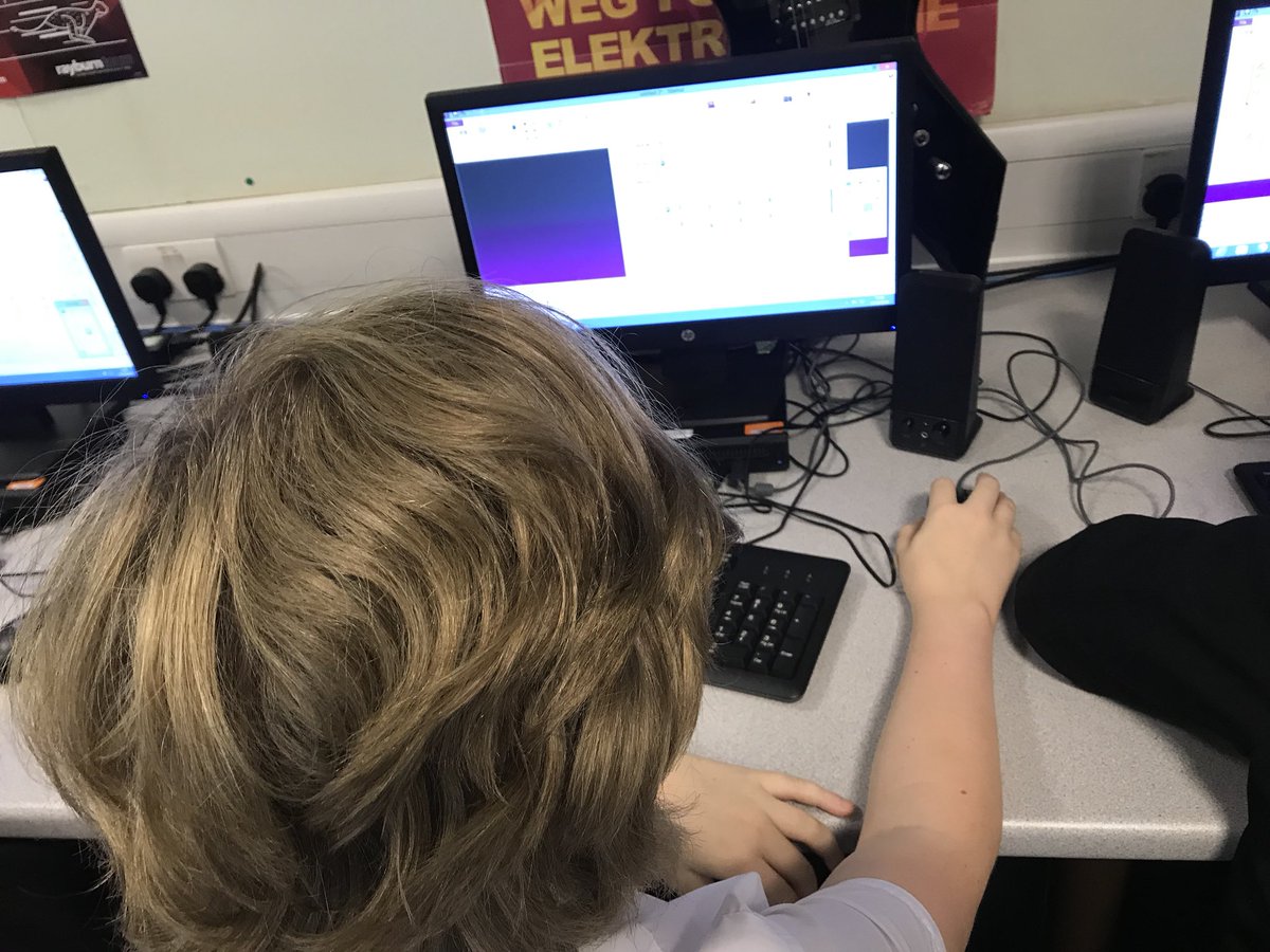 ALCExpressive's tweet image. GCSE class working hard after school on composition this evening #dedicatedstudents @ALC_SECONDARY