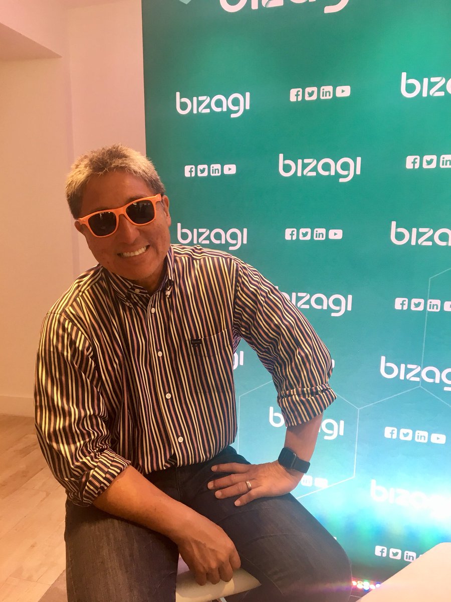 bizagi's tweet image. The cool @GuyKawasaki rocking our Bizagi shades 😎
#BizagiCatalyst
