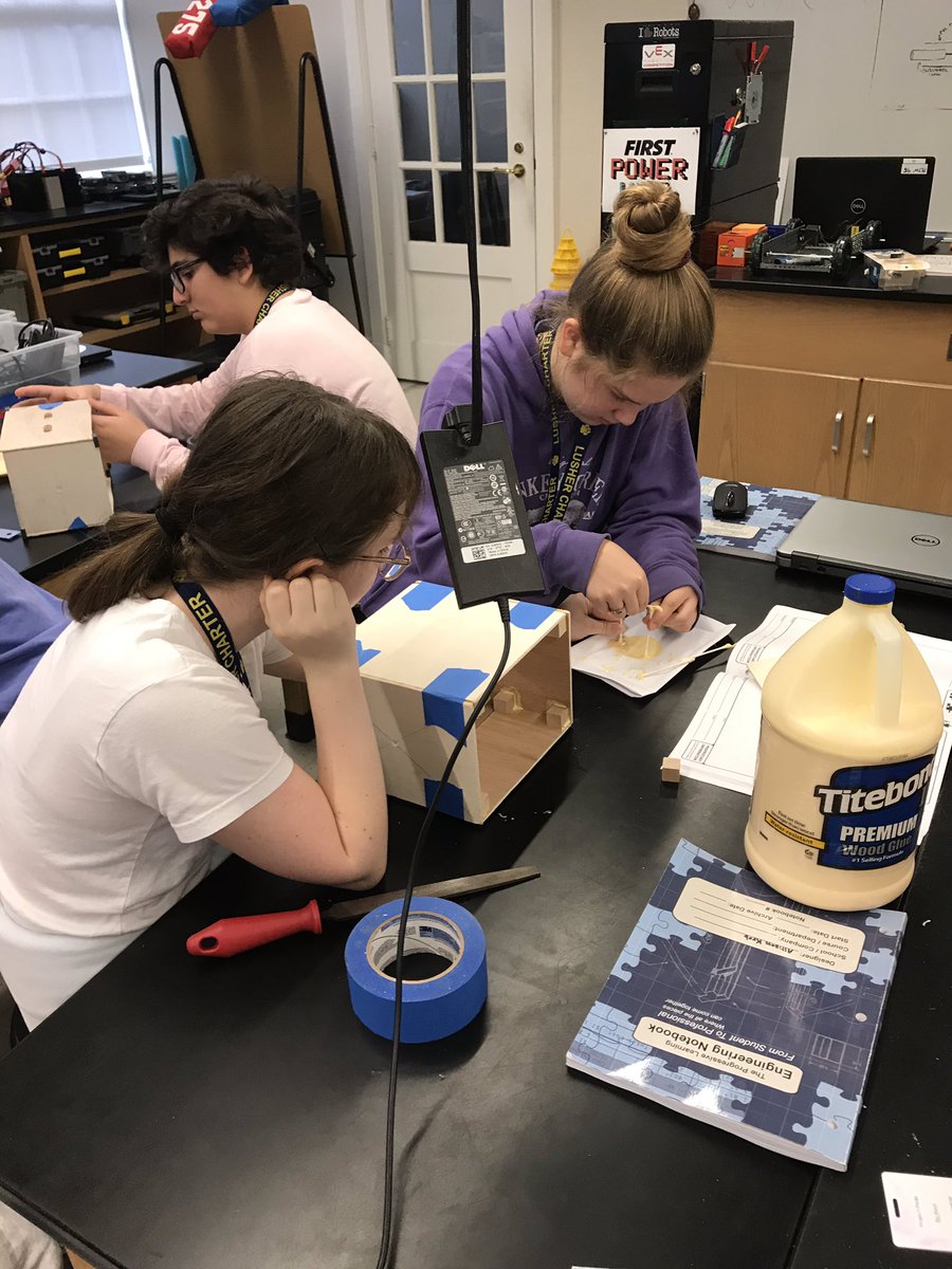 LusherPLTW's tweet photo. IED students making progress on their automatons! Not sure about the long division from that one group, but their sketches look good 😝⚙️🗜🛠🤖#pltw #pltwied #lusherpride https://t.co/TwYn02ZkMB