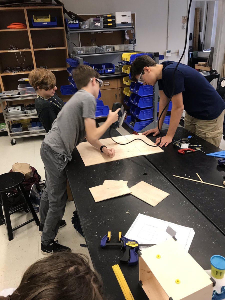 LusherPLTW's tweet photo. IED students making progress on their automatons! Not sure about the long division from that one group, but their sketches look good 😝⚙️🗜🛠🤖#pltw #pltwied #lusherpride https://t.co/TwYn02ZkMB