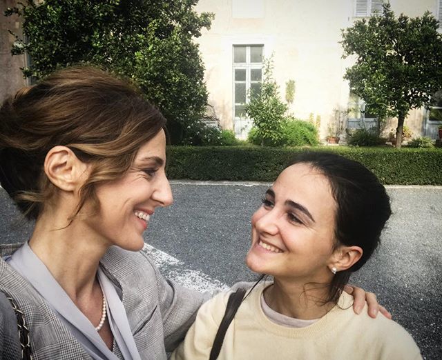 carneluttiV's tweet photo. special guest #love #set #daughtet #actress #adoption @nilaprisco #nineties https://t.co/ypQGuYDxL9 https://t.co/IhXr4kka2r