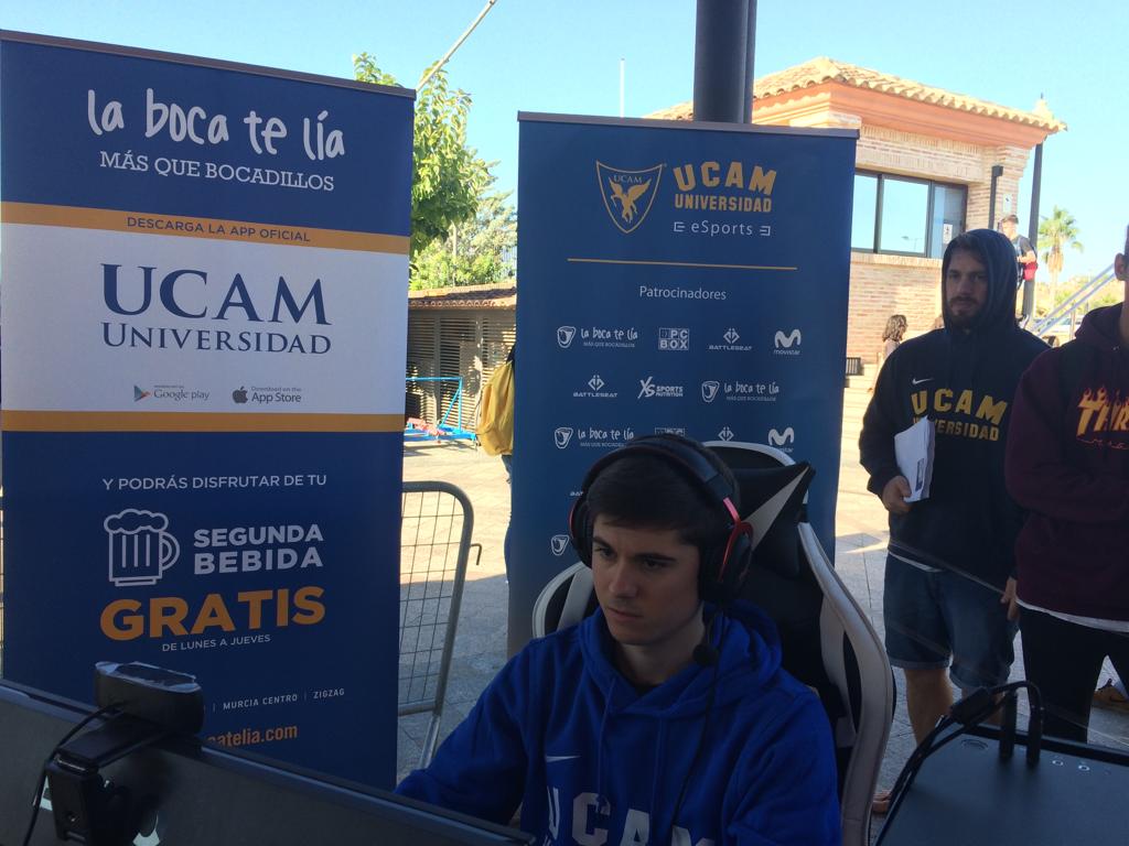 Segundo día de #bienvenidauniversitaria en @ucam_universidad con @UCAMeSports #HOLAUCAM disfrutando con @magoangelESP