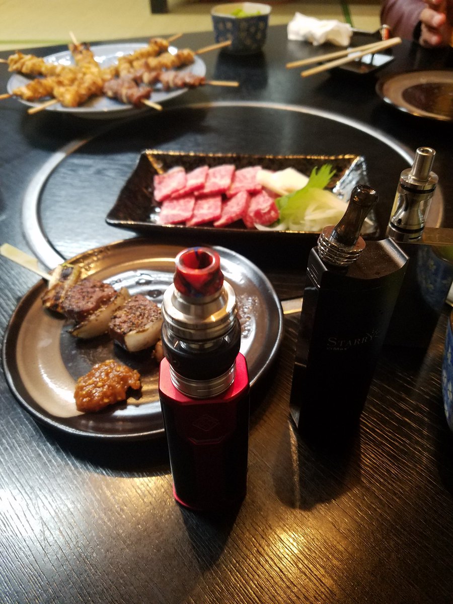 gangsong_vape's tweet photo. 公約（笑）通り、#XMAXSTARRY と #ベイプ を持って、地元でも有名な、焼き鳥屋へ。

焼き鳥も馬刺しも美味いっす。

ホッピーも久しぶりに飲んでます(焼酎割りで) https://t.co/HlrDVo40WB