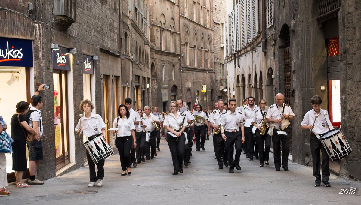 BPalio's tweet photo. Da oggi online il nostro nuovo sito web!
https://t.co/gqxQpy6JSE
#banda #siena #paliostraordinario @CorrierediSiena @RadioSienaTV @SIENANEWS @paliodisiena @EnjoySiena https://t.co/u6dSzVPRZQ