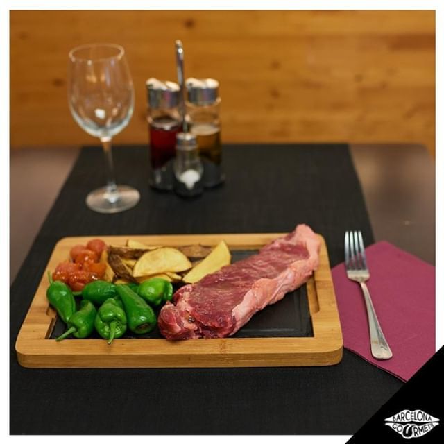 bcngourmets's tweet photo. 🍴😍 ¿Cómo te gusta el #entrecote ?🍴😍 En su punto, poco hecho, "churruscao", a la de ya... Lo tenemos, tenemos un delicioso #entrecôte de #ternera listo para que lo degustes cómo más te apetezca. ¿Te vienes?

#FoodieBcnGourmets #BcnFood #VisitBarcelona… https://t.co/4FeBYKfYQl https://t.co/MbGAqU3UWv