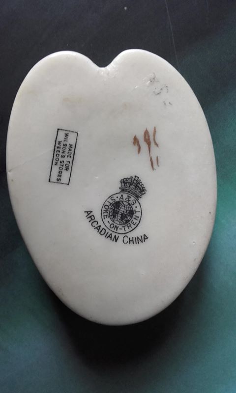 It's so special when people write to us to share their sentimental treasures relating to The Depot. A big thank you to Freda Bennett for sharing this pretty trinket box, which has been in her husband's family since his grandfather was stationed at The Depot during the war.