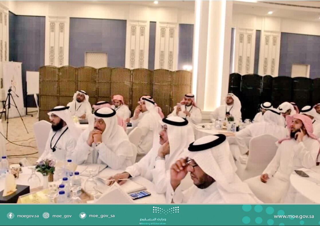 moe_gov_sa's tweet photo. وكيل #وزارة_التعليم للأداء التعليمي يلتقي مديري مراكز التميز، وذلك ضمن فعاليات اللقاء الأول لمديري مراكز التميز في إدارات التعليم. https://t.co/iJoZXdsaao