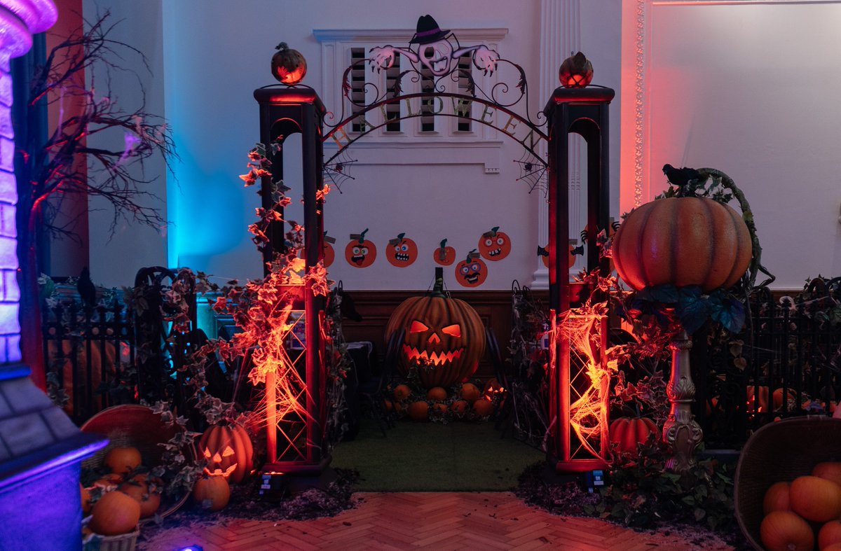 Event_Prop_Hire's tweet photo. π#PumpkinPatch π
Working with the @LylaNFoundation at the beautiful @The_RHH on the amazing #monstermash2018 We created this spooky but rather pretty pumpkin patch for all the little monsters attending! #halloween #eventprophire #eventprofsUK #pumpkin #prophire #themedevents https://t.co/9iGCdxtT3a