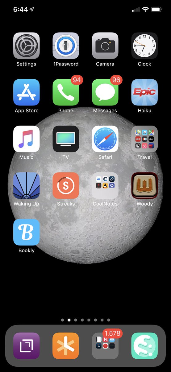benop_jc's tweet photo. Both @draftsapp and @cakebrowser are in my dock but my cake icon looks much better. 
Drafts needs to make their icon choices better looking. https://t.co/v2s7JAGgBl