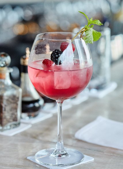 lebuaHotels's tweet photo. Who said Wednesdays have to be ordinary? Try our cocktail "Red Berry and Mint G & T", Red berry shrub, blended with mint enhanced Plymouth Gin, splashed with tonic.
https://t.co/dTAy1sObCk
#lebua #experienceatlebua #distilbar #lebuahotelsandresorts https://t.co/FGNQQbRWLf