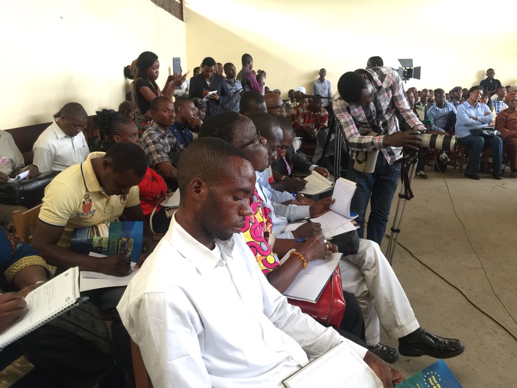 percy_suze's tweet photo. En ce moment au LEPAAC pour la #WFD2018 #JMA2018 et lutte contre la #pauvreté : portes ouvertes et ateliers thématiques sur la #formation, l#entrepreneuriat et la #technologie en #Agriculture https://t.co/HSQ1Qn7iEK
