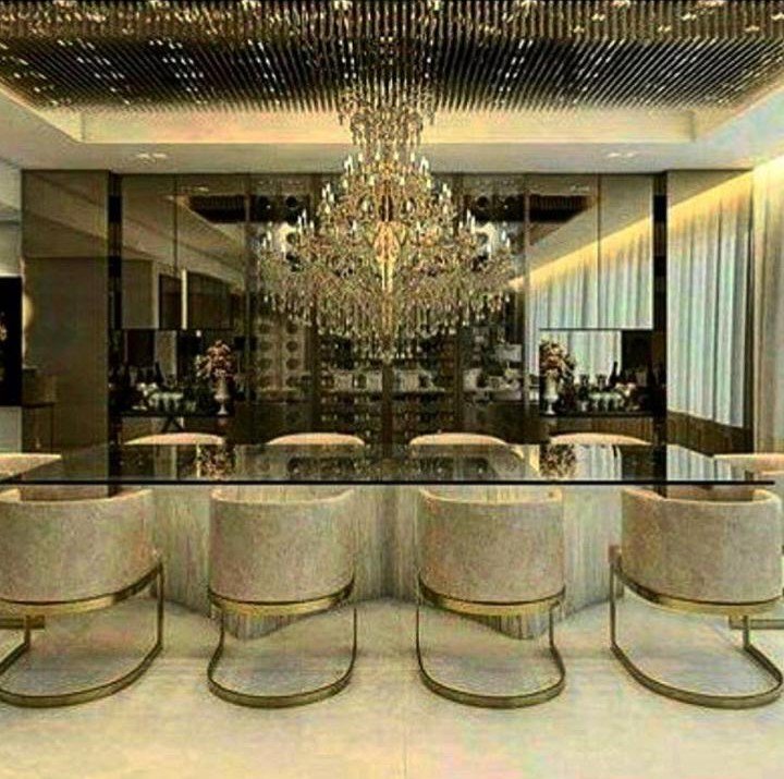 imovezon's tweet image. Que luxo essa sala de jantar! A combinação dos tons caiu super bem. Quem quer se sentir em um palácio desses aí?📷
Autoria foto: @nuhaus
#imovezon #saladejantar #luxo #ourovelho #inspiração #combinação #combinaçãotons #tons #requinte #altopadrão #sofisticação