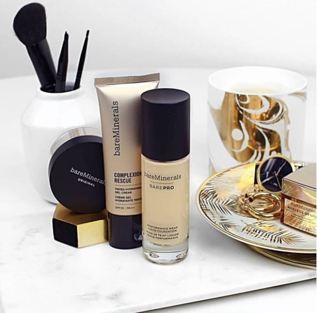 CopraOrg's tweet photo. Beat the #midweek blues with BareMinerals #Barepro Performance Wear Liquid Foundation, to blur pores and imperfections for natural looking all-day coverage. Highly commended in this year’s #CopraAwards for Best New Premium Cosmetic Product/ Range 📸 @bareMineralsUK https://t.co/mKOrqvdMAU