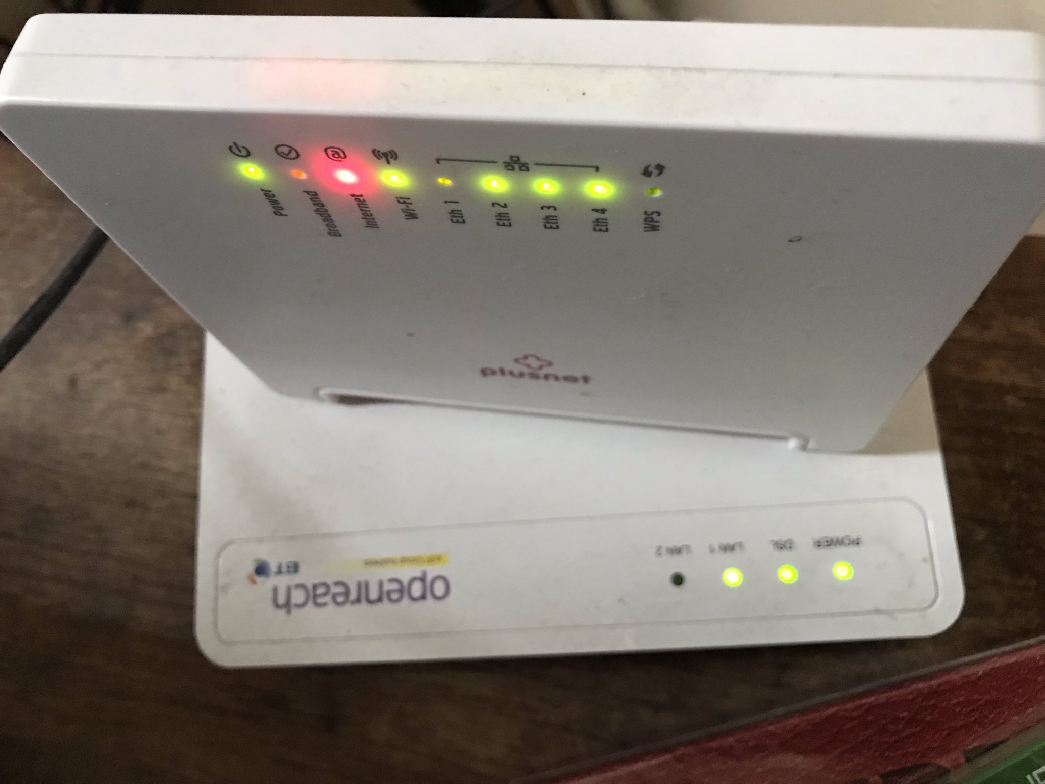 Klinik oplukker spektrum Fran Ber on Twitter: "Hi guys, our internet has been not working since last  night. This morning we restarted the router a few times but no changes. The Internet  light is fixed