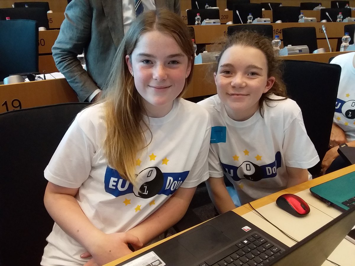 SeanKellyMEP's tweet image. Delighted to meet with these bright sparks from Waterford who made a fantastic presentation at @CoderDojo #EUDojo this afternoon