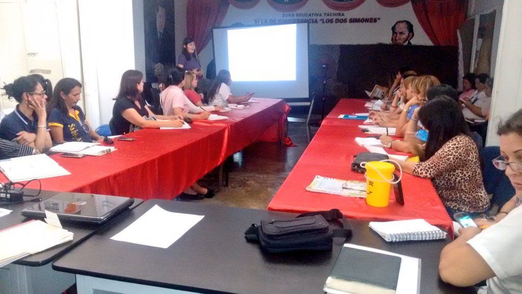 charlychaves's tweet photo. 📸📷#EnFotos || Reunión con nuestras maestras de Educación Inicial del municipio #SanCristóbal, en la sala de conferencias "Los Dos Simones" #Táchira
@psuvaristobulo @MPPEDUCACION @ZonaEducTachira https://t.co/b3I9B90Voi
