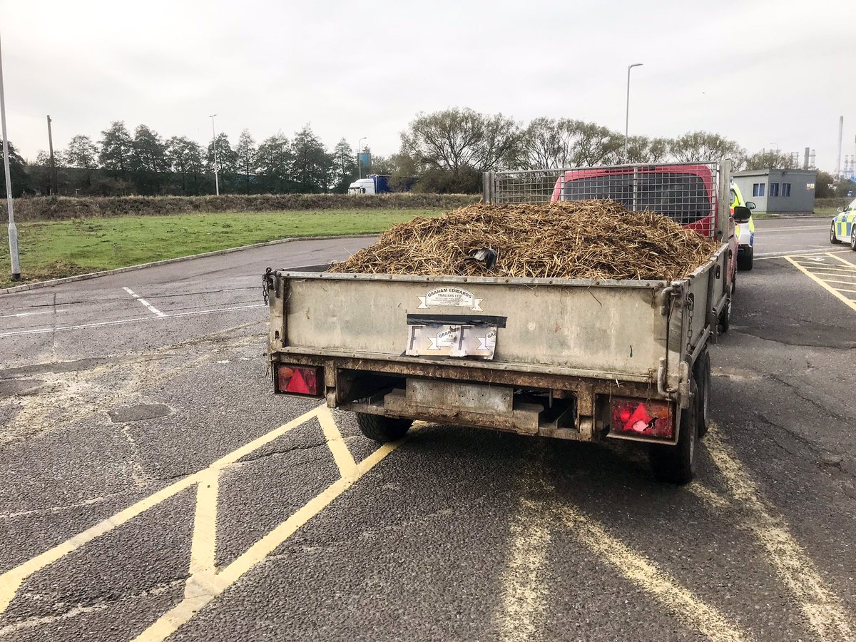 HumberbeatRoads's tweet image. The attitude of the driver of this one was about as good as the contents of his insecure load! He’s made an effort with his cardboard number plate though! He was reported #insecureload #832