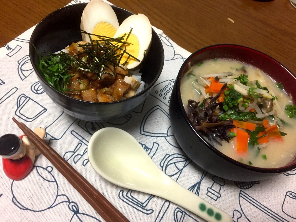 A94105830's tweet photo. 今日は時間かけずに残り物料理👍

★魯肉飯
★豆乳春雨スープ

ルーロー飯なる台湾料理を作ってみる。
見た目だけ😏

スープに豆乳使うだけで、料理出来るっぽい雰囲気出せちゃうのでオススメです(笑)😅
#料理男子
#料理好きな人と繋がりたい 
#飯テロ https://t.co/irlseJJ4HY